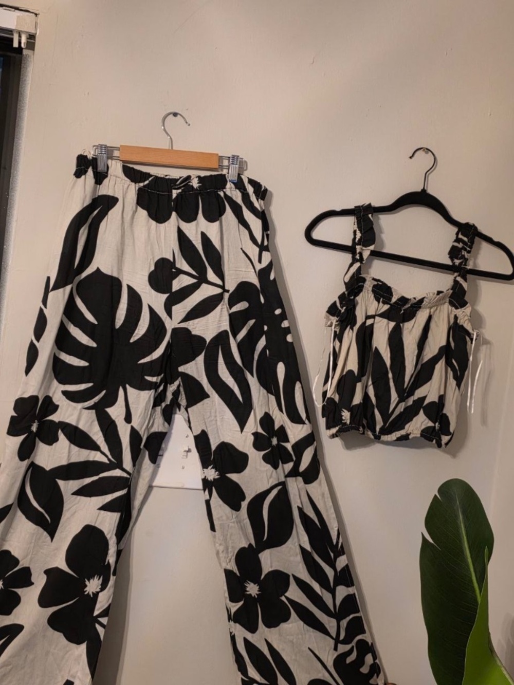 Piece Black & White Floral Wide-Leg Set